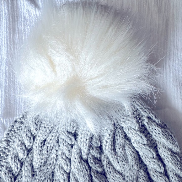 J.Crew Womens Cable Knit Pom Pom Beanie Hat. NWT. - Picture 4 of 6